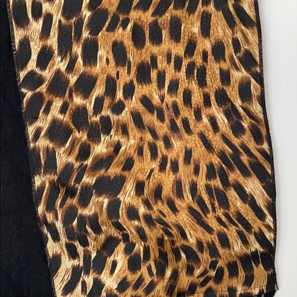 Leopard Scarf - Picture 3 of 3